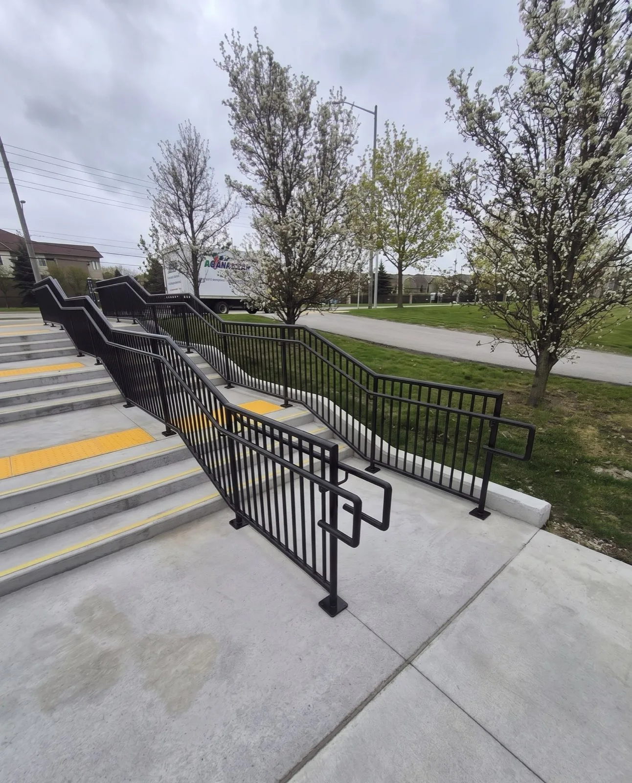 Commercial Railing — Canada Elite Build Group