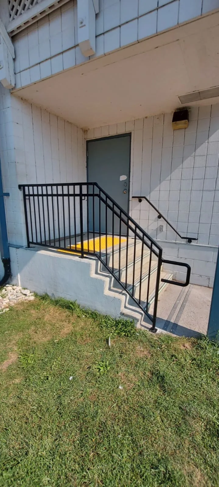 Commercial Railing — Canada Elite Build Group